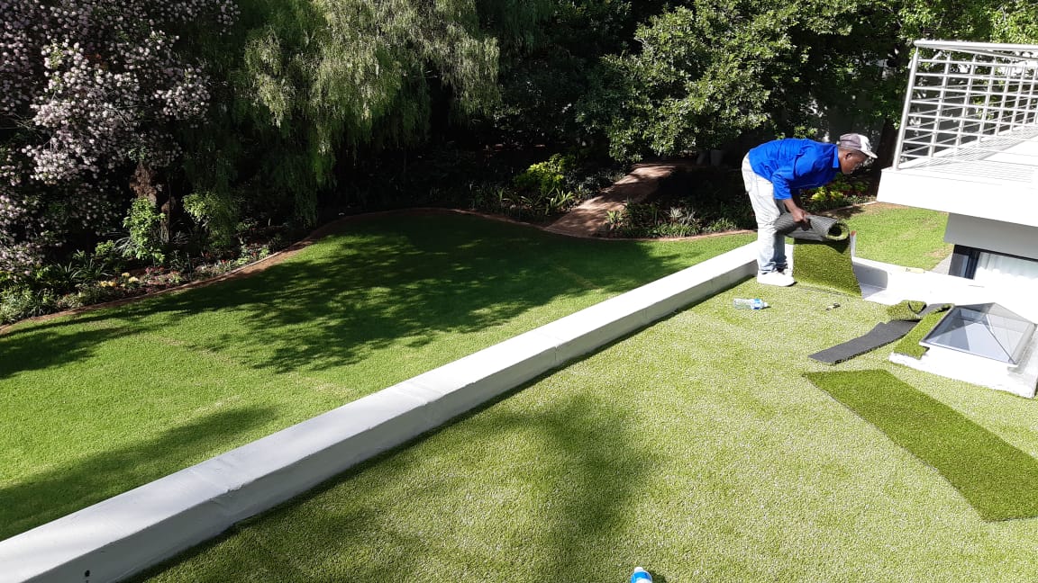 Rooftop artificial grass installation by Syngrass