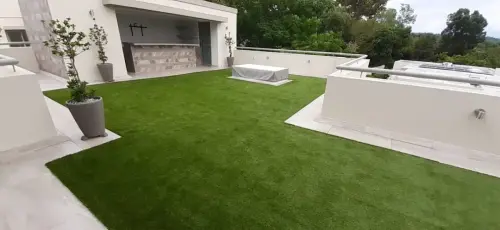 synthetic grass on roof top bar